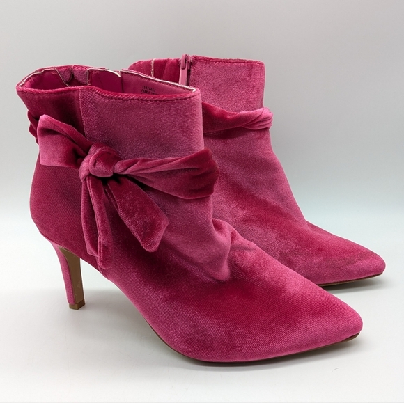 Torrid Pink Velvet Bow Accent Side Zip Heel Ankle Boot 9WW - Picture 1 of 14